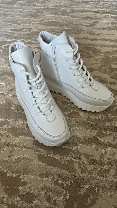 Жіноче взуття осіннє 39р