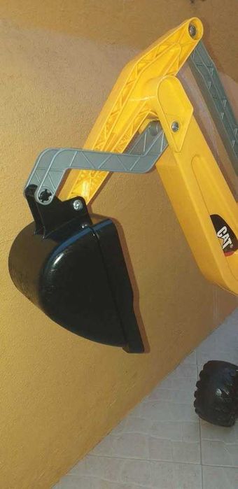 Escavadora caterpillar para criança