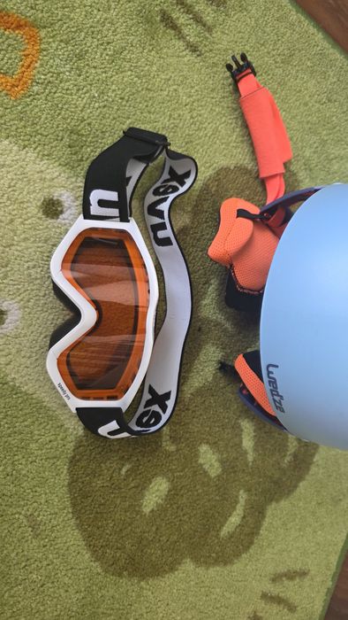 Kask narciarski wedze + gogle uvex
