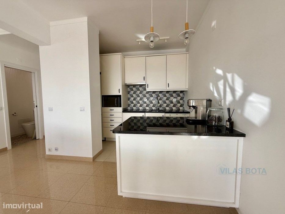 Apartamento T1 Renovado com Vista Mar a 100 metros da Praia Quarteira