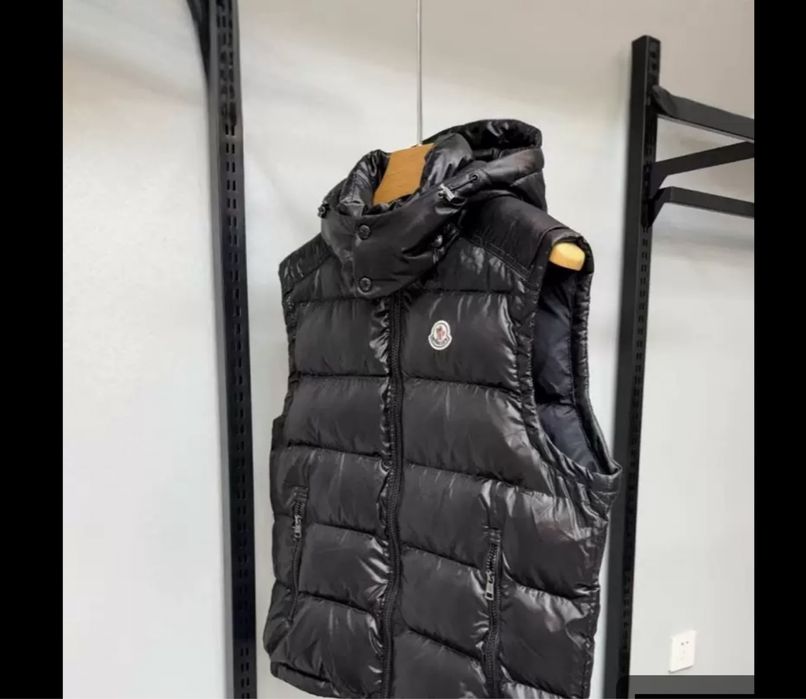 Жилетка Moncler глянцева чорна