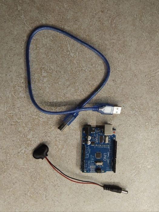 Arduino Uno R3 хорошее состояние  +2 провода