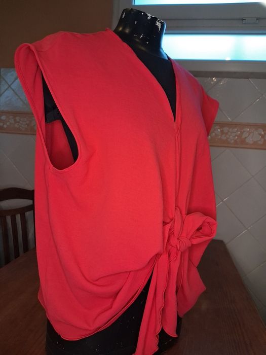 Blusa c laço.. ZARA 2025