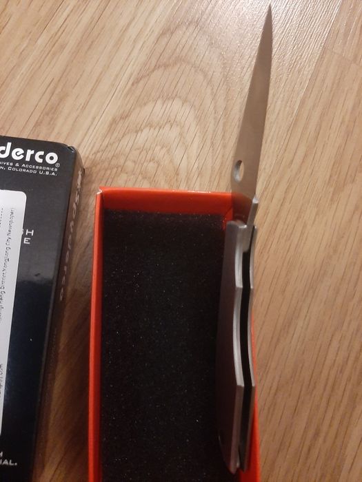 Компактний ніж-брелок Spyderco