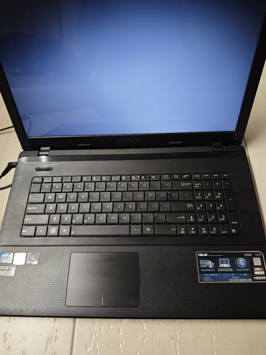 Asus R704V laptop 17" dla dojrzałych .