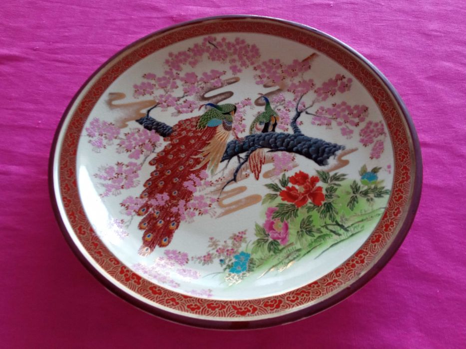 11 Pratos decorativos de porcelana
