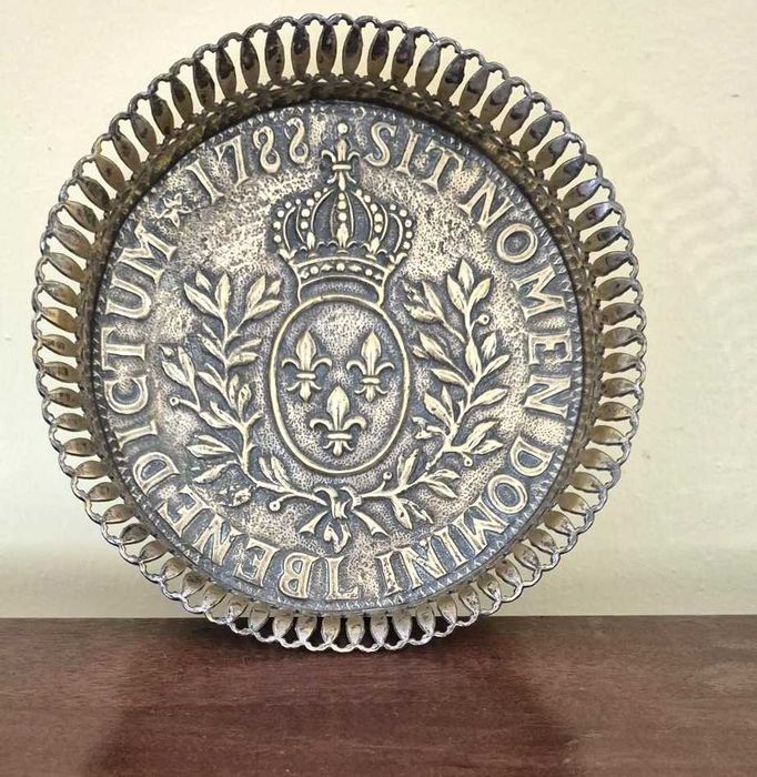 Prato/Medalhão Francês Antigo 1788 – Sit Nomen Domini Benedictum