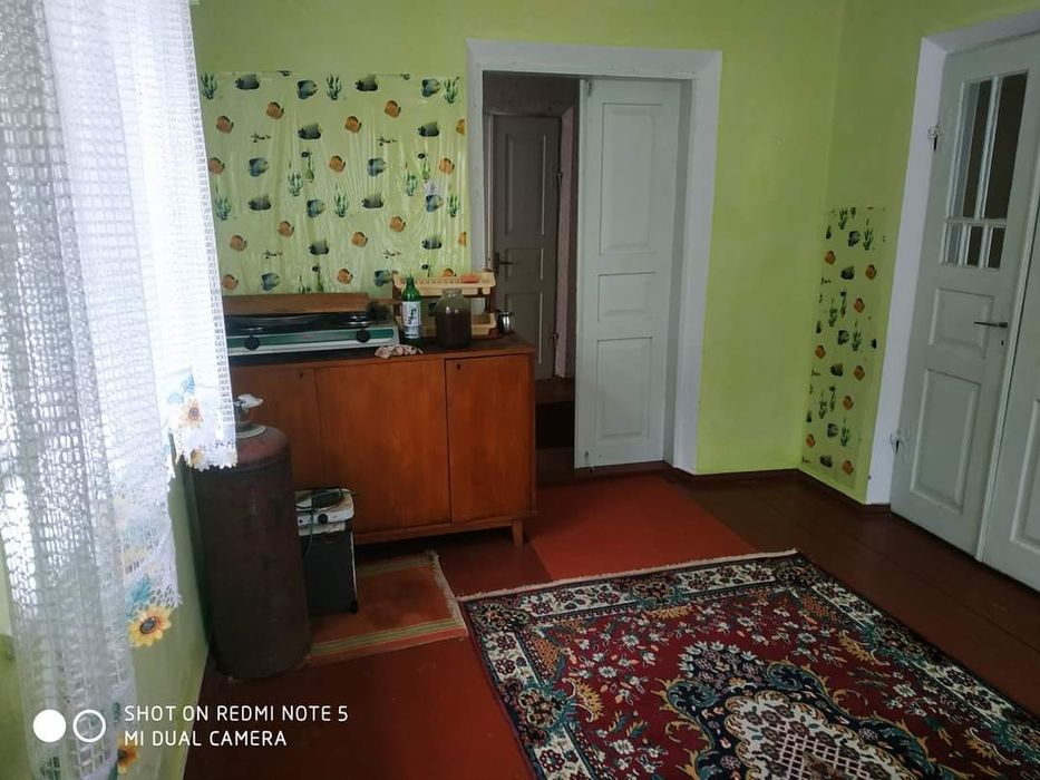 Будинок з великою земельною ділянкою