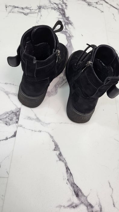 Зимние женские ботинки