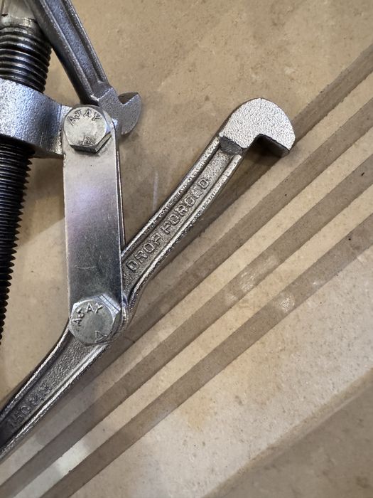 Sciagacz łożysk trójramienny  drop forged 150mm