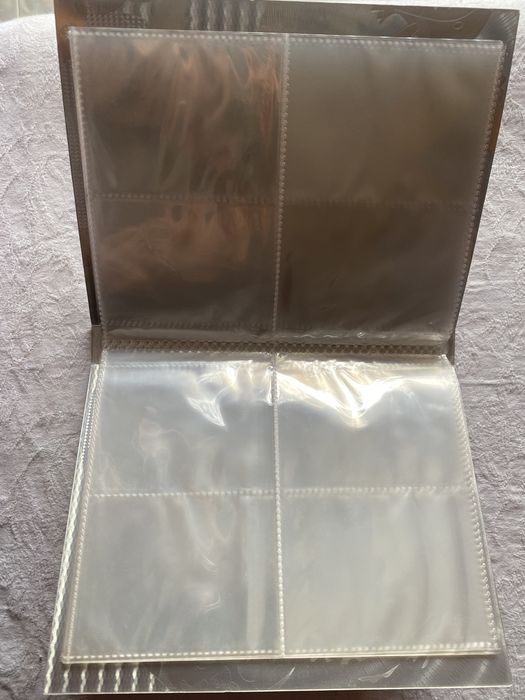 Binder holográfico Pokémon - 4 slots