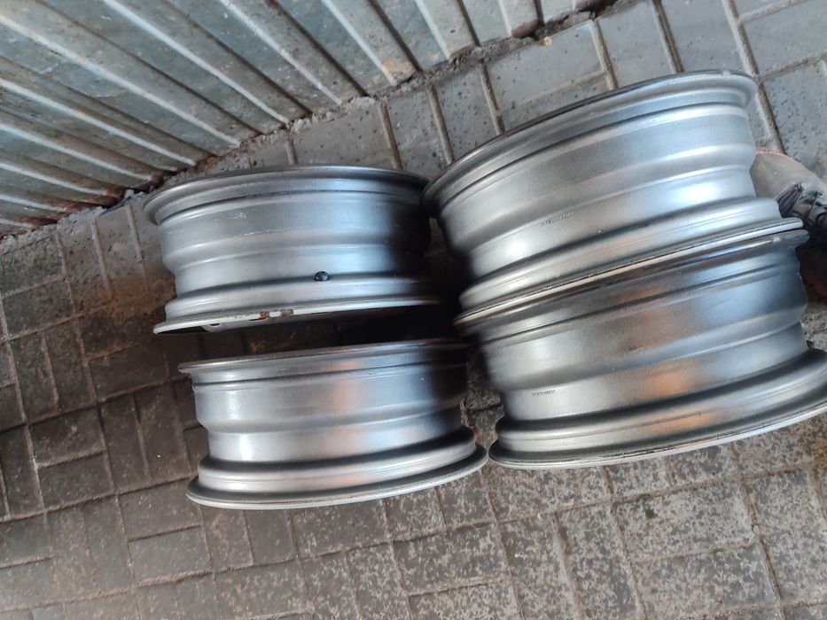 Диски металеві r16 renault trafic duster 5.1143 et50 dia 66.1