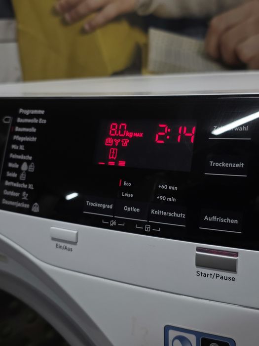 Сушильна машина AEG 9000 serie 2023 рік  A+++ сушіння пуховиків 8кг