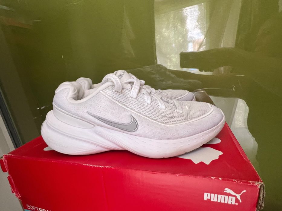 Кросівки Nike Uplift білі тканинні легенькі