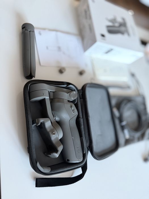 Gimbal  DJI Osmo Mobile 3 Combo + GRATIS