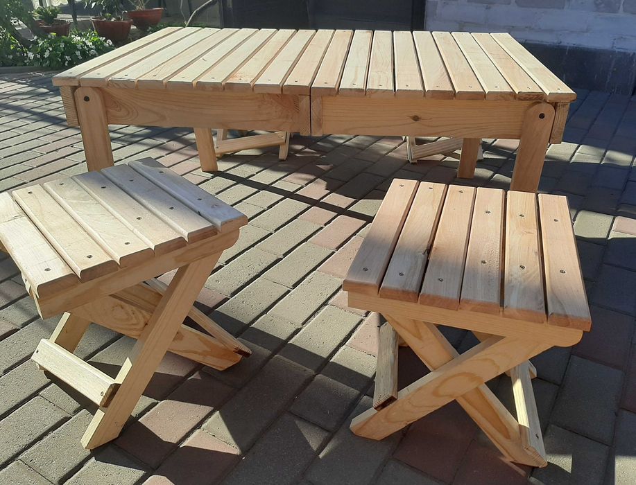 Отличный  набор _ Чемодан.Стол раскладной и 4 табурета раскладных