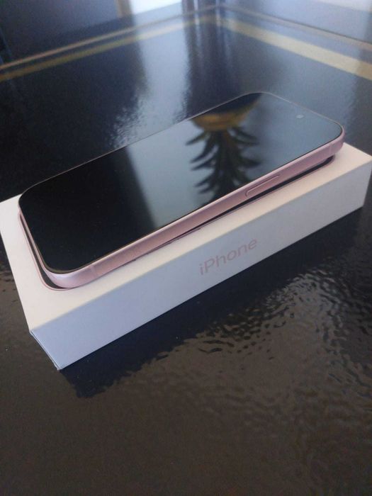 iPhone 15 pink 128 GB