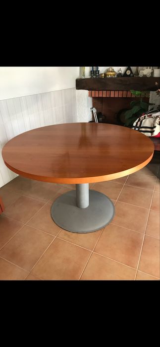 Mesa Redonda de Jantar ou de Reunião
