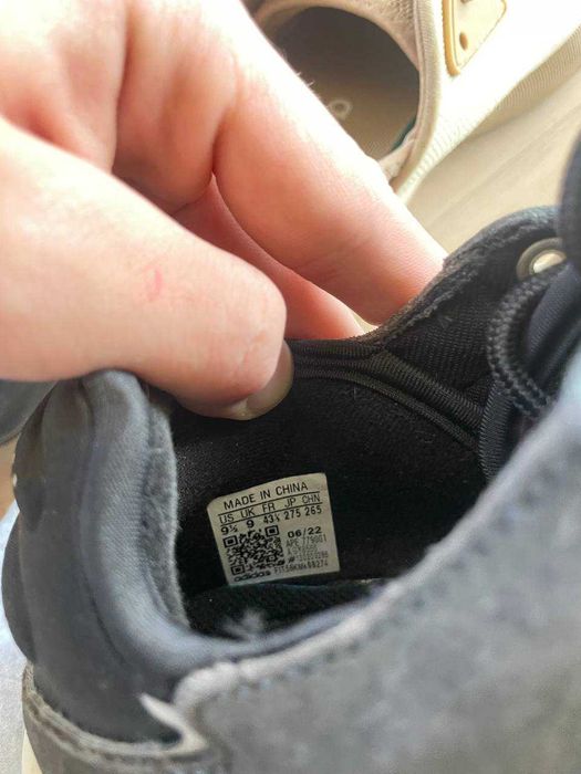 Sapatos de adidas.
