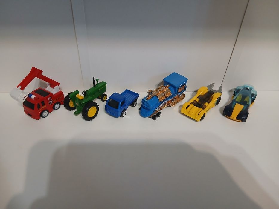 Машинки Hot Wheels і інші бренди