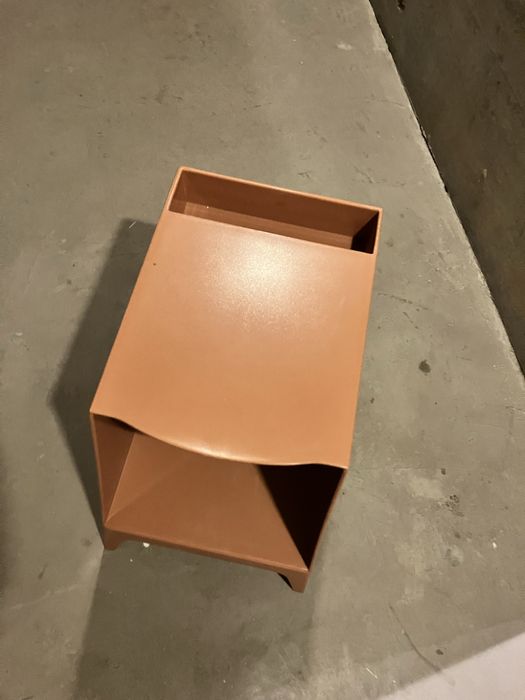 Mesa de cabeceira em PVC da Kinda