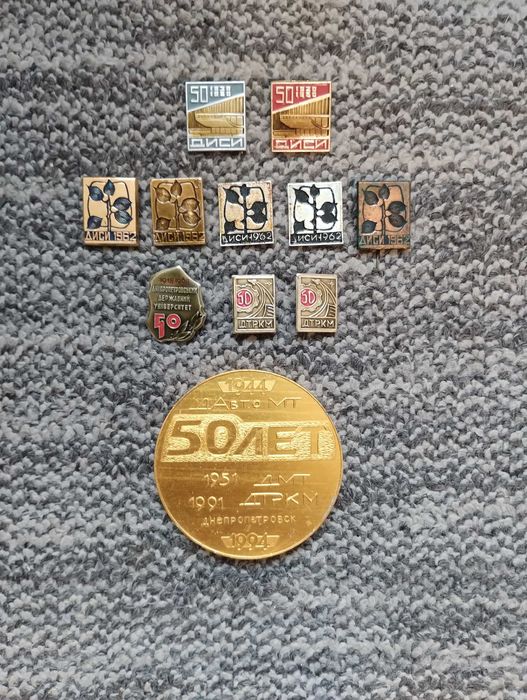 Значки СССР: спорт, флот, космонавтика, учебные заведения..