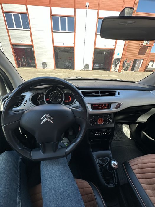 Оренда прокат авто лафет Flat out