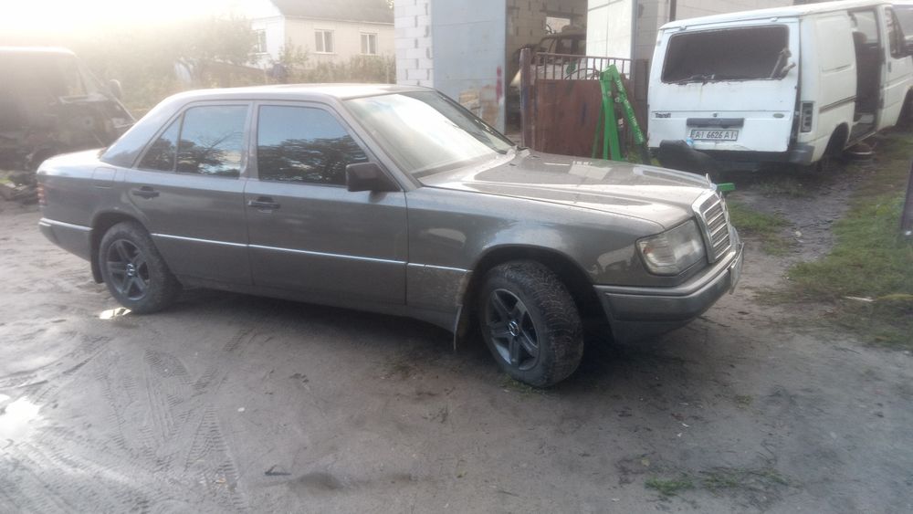 Продаю Мерседес 124