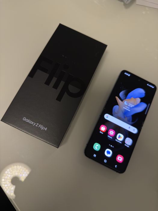 Samsung Galaxy Z Flip4