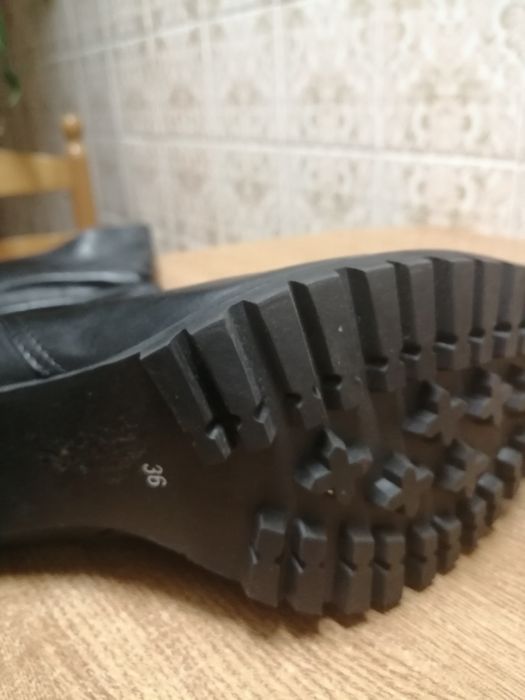 Botas em pele castanhas