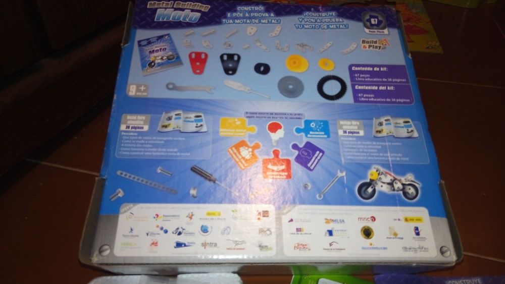 Jogo para montar + puzzle do Ruca