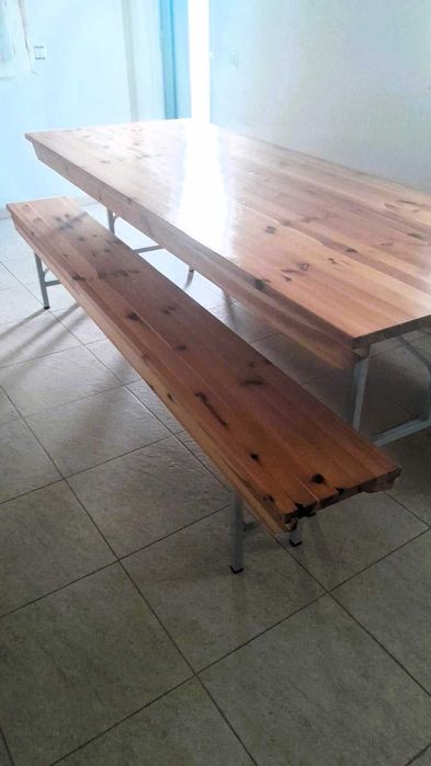Mesa de Madeira Maciça com Bancos