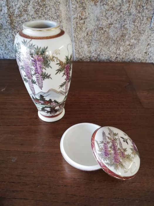 Jarras antigas com guarda jóias