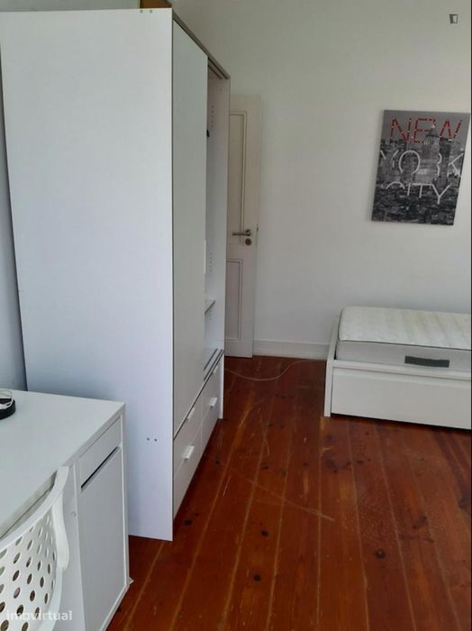 Quarto - localizado em Arroios Lisbon