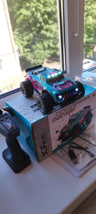 Радіокерована Позашляховик-машинка 1:16 з LED(Різні Варіанти)