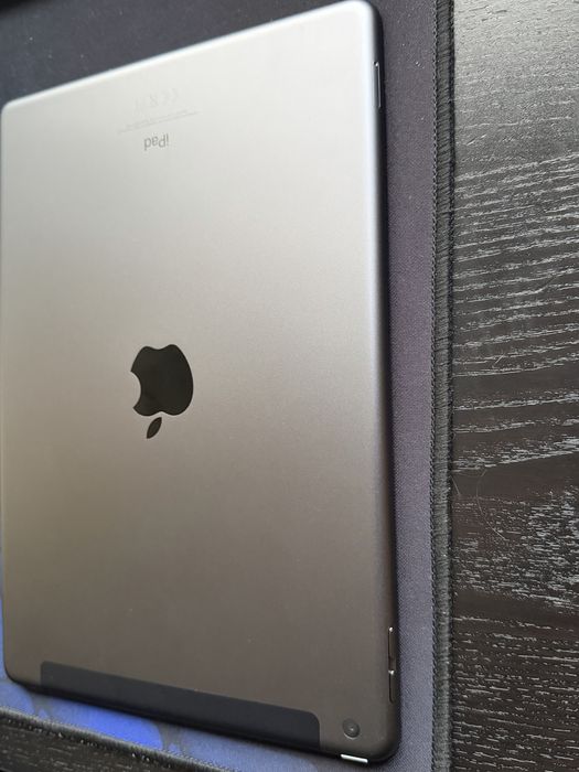 Ipad Wifi + Celular 9° geração 64gb Como Novo