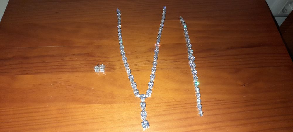 Conjunto de colar, pulseira e brincos