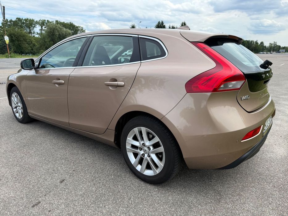Volvo V40