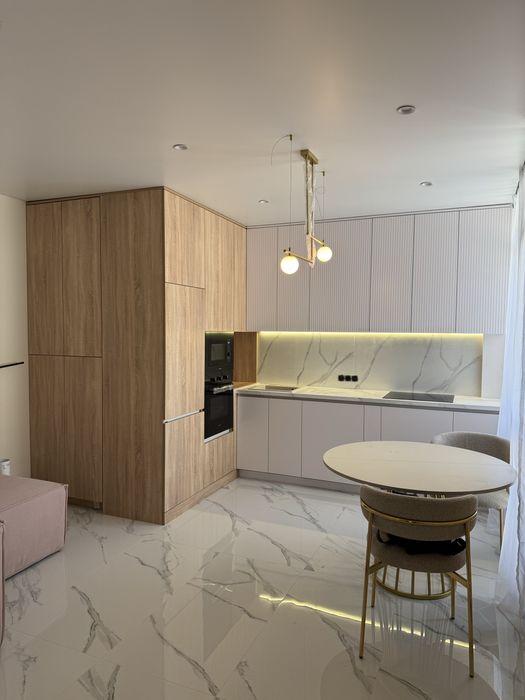 Меблі на замовлення, кухні, шафи, гардеробні.