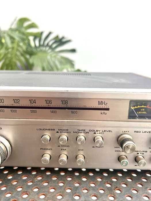 Amplificador integrado Akai AA-810DB