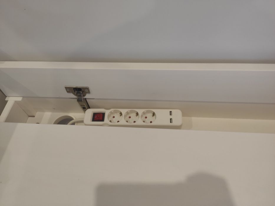 Secretária IKEA HEMNES + cadeira SKRUVSTA cinza