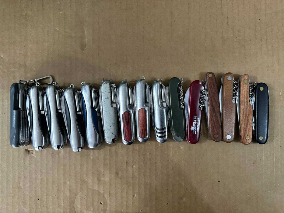 Canivetes Suiços de Várias Marcas