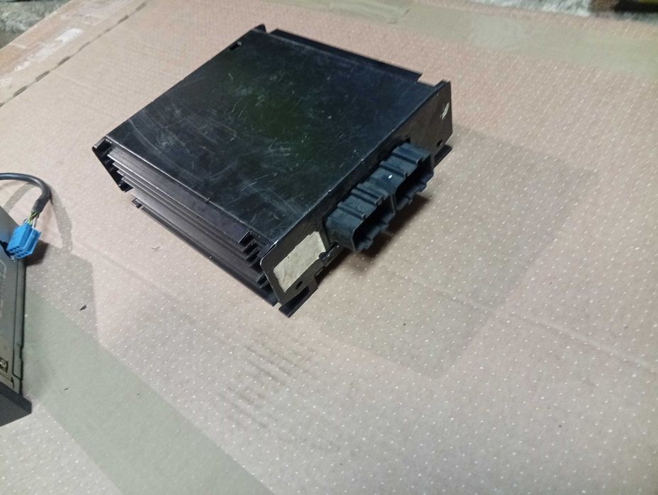 VW Passat B5 FL ori wzmacniacz Monsoon AMP+ zmieniarka CD
