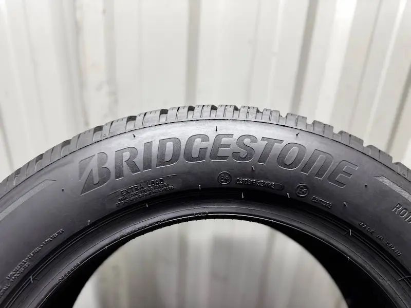 Шини бу 205 60 R16 Bridgestone Blizzak LM005
