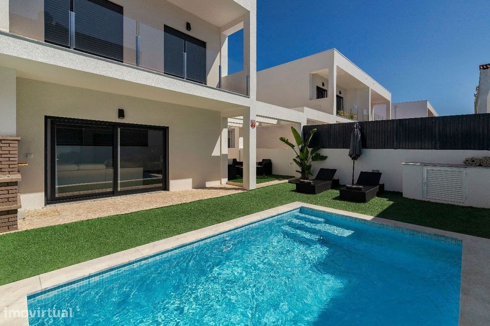 FERNÃO FERRO - Soberba Moradia T4 de 2023! OPORTUNIDADE!