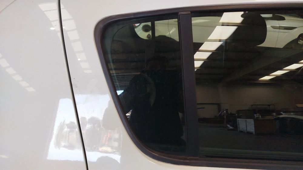Vidro triangular da porta trás direito DACIA Sandero II (5S_)