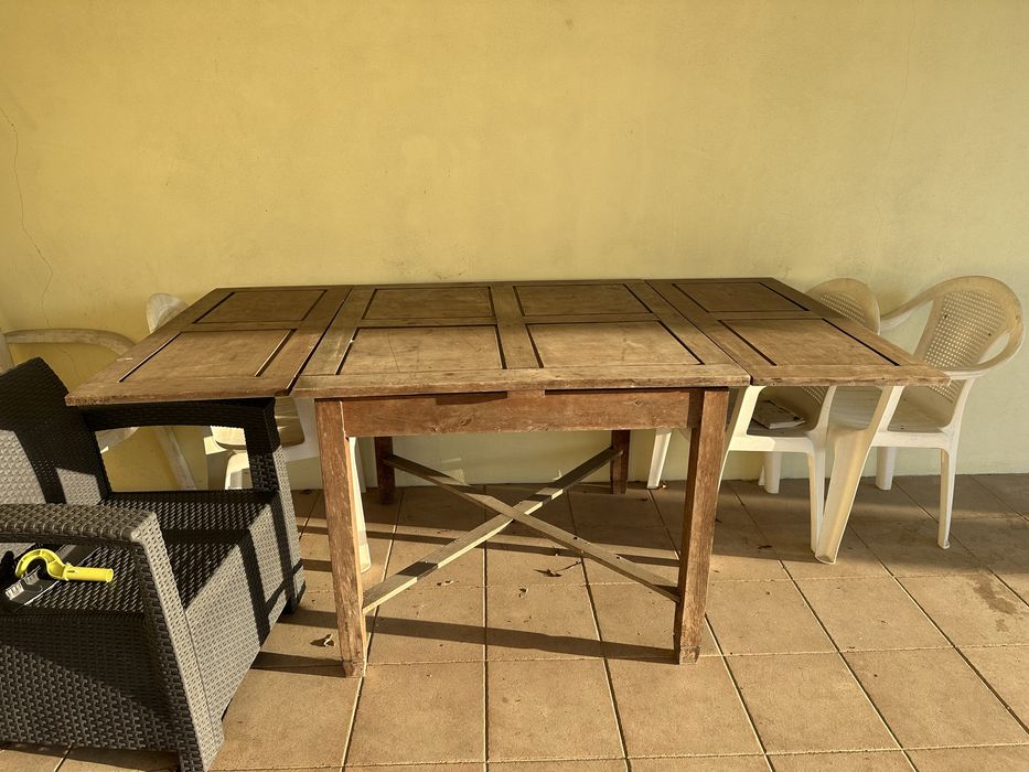 Mesa de madeira maciça