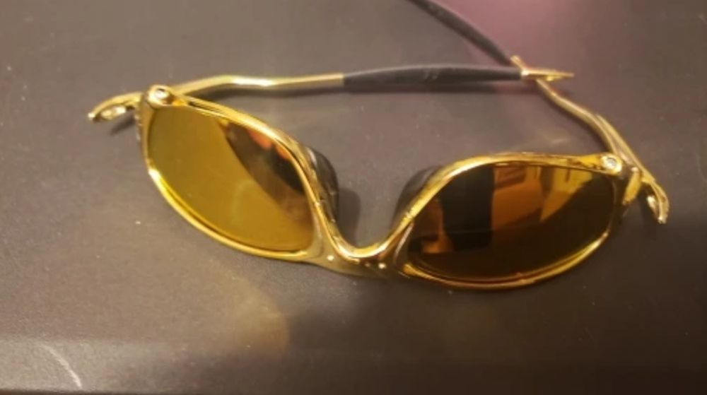 Gold óculos modelo Oakley novo