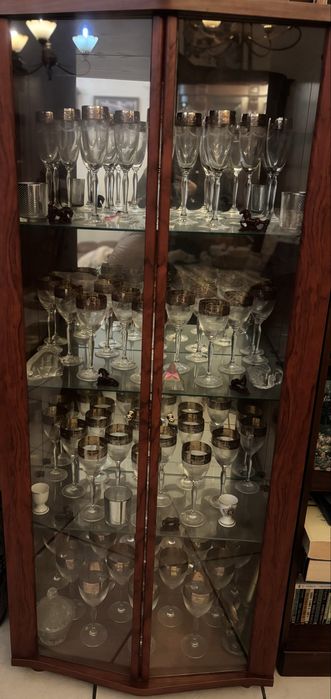 Copos de cristal com rebordo dourado