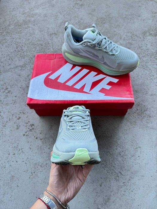 Нові кросівки  Nike vomero. 38 38 40 розміри